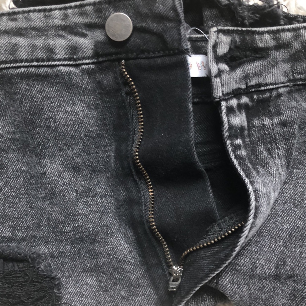 NWOT Tinseltown faded black cutoff denim shorts - Picture 8 of 11